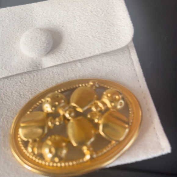 🔥Vintage 🔥 Christian 🔥Dior 🔥Parfum 🔥Pin 🔥Brooch 🔥Gold plated. - Picture 4 of 5